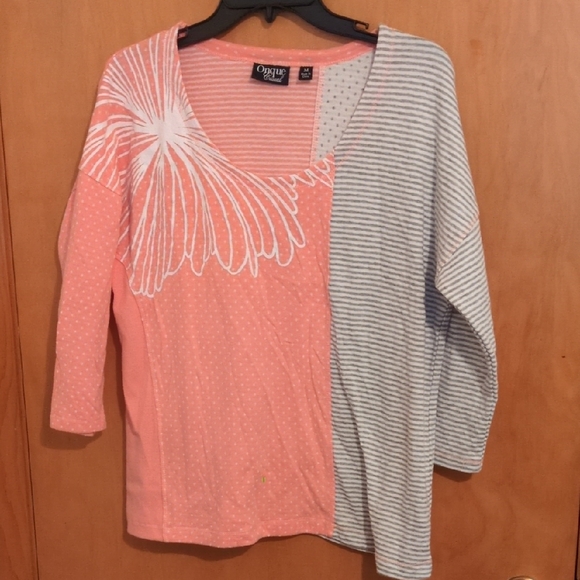 Heavyweight 3/4 Sleeve Top With Duo Design - Picture 1 of 3